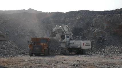 利勃海尔100吨级R9100B及150吨级电驱动R9150B E喜获TOP50工程机械应用奖