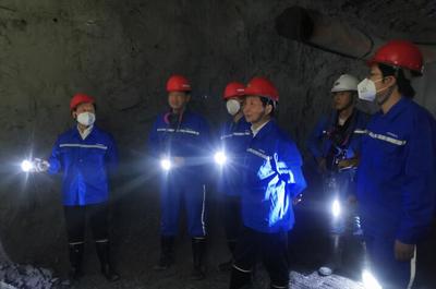 局党委委员、副局长胡清乐深入宜昌公司杉西矿山开展技术调研与安全检查